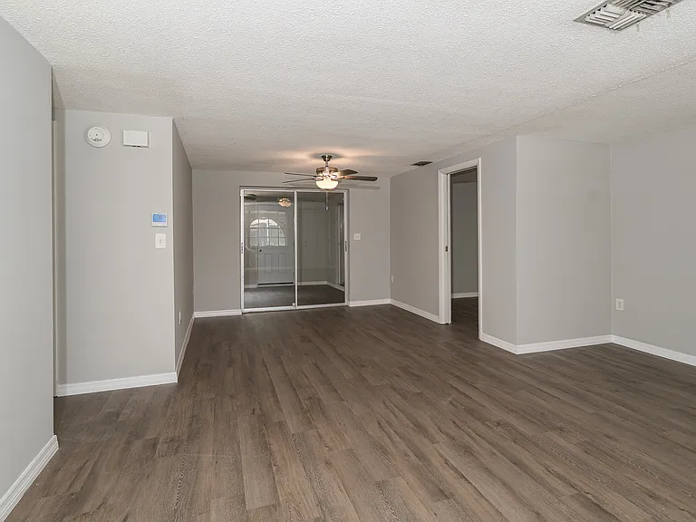 7911 Foxwood Dr — Photo 9
