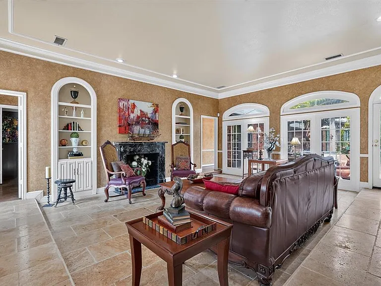 2335 Highlands Creek Rd — Photo 6