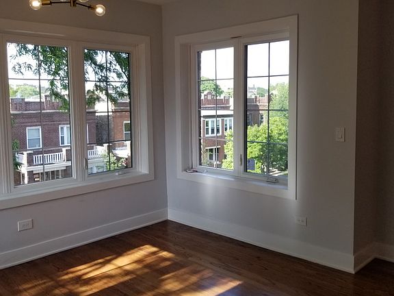 3rd image of 2527 W Gunnison St #2