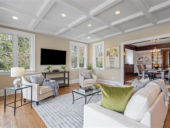 4th image of 1054 Martin Pl