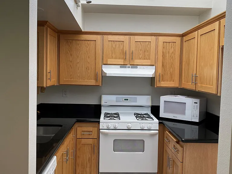24111 W Del Monte Dr — Photo 13