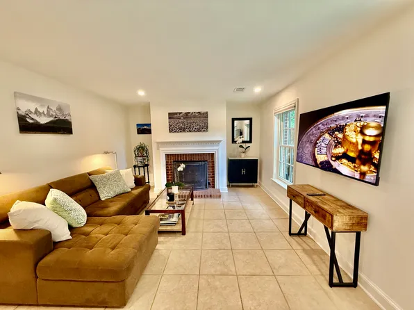3729 Winfield Ln NW, Washington, DC 20007