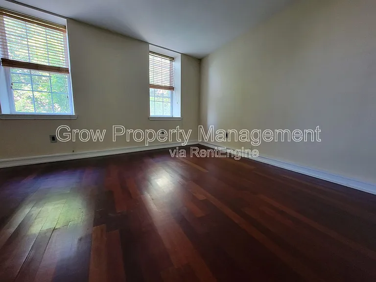 1019 S 10th St — Photo 20