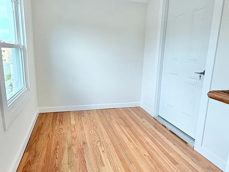 18 Cedar St — Photo 40