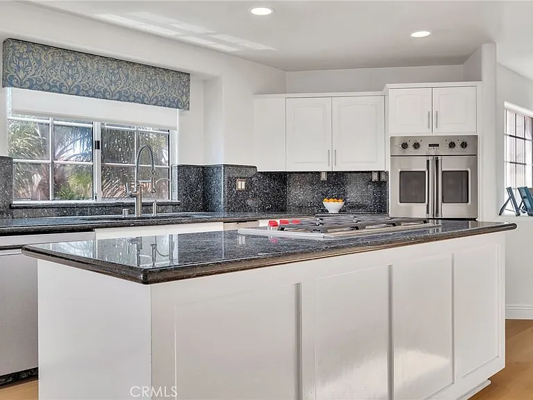1021 Avenue D — Photo 15