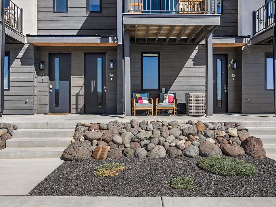 1st image of 600 Lawrence Ave #14