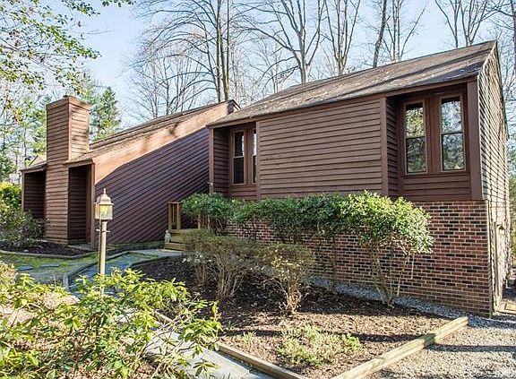 3rd image of 801 Stiles Ct