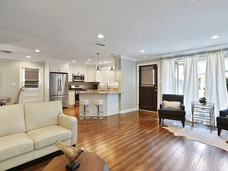 17 Central Dr — Photo 2