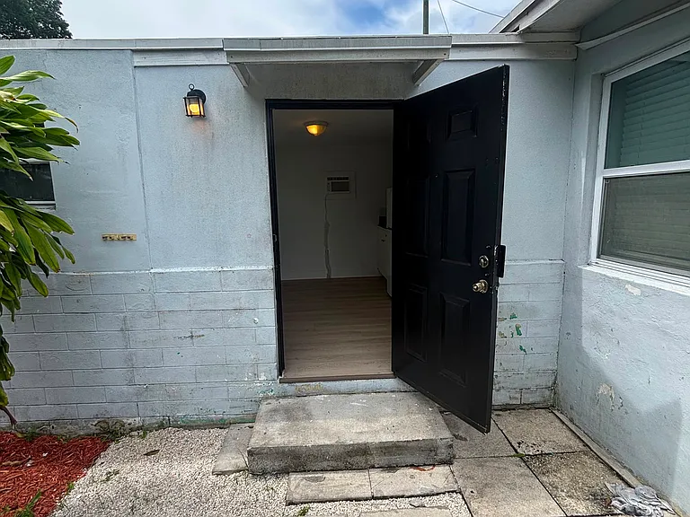 16175 NE 12th Ave #REAR — Photo 1