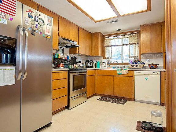 5th image of 1192 Glengrove Ave