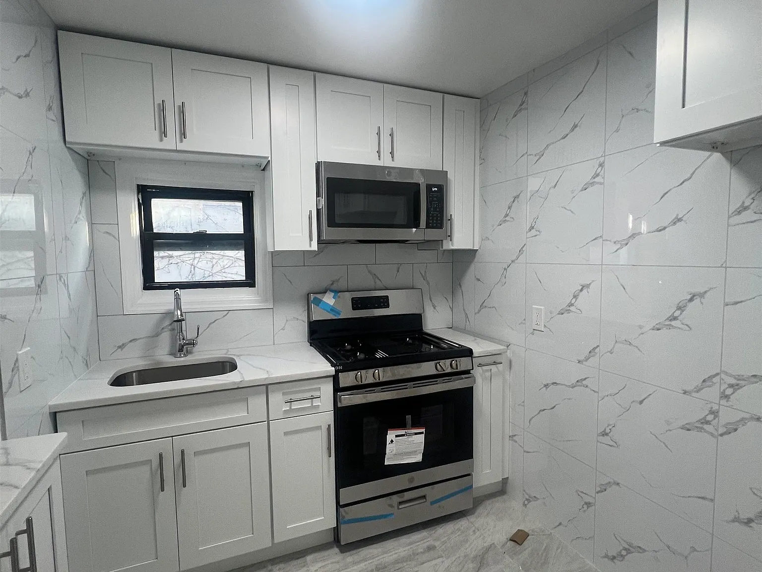 2 bed, 1.0 bath, 1200 sqft, $2,200 — Photo 1