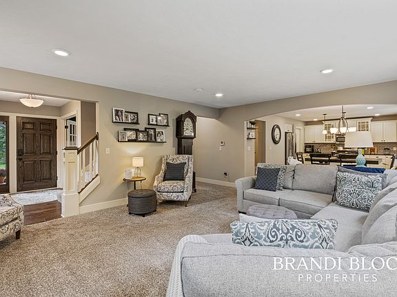 5th image of 3370 Jules Lillian Dr NE