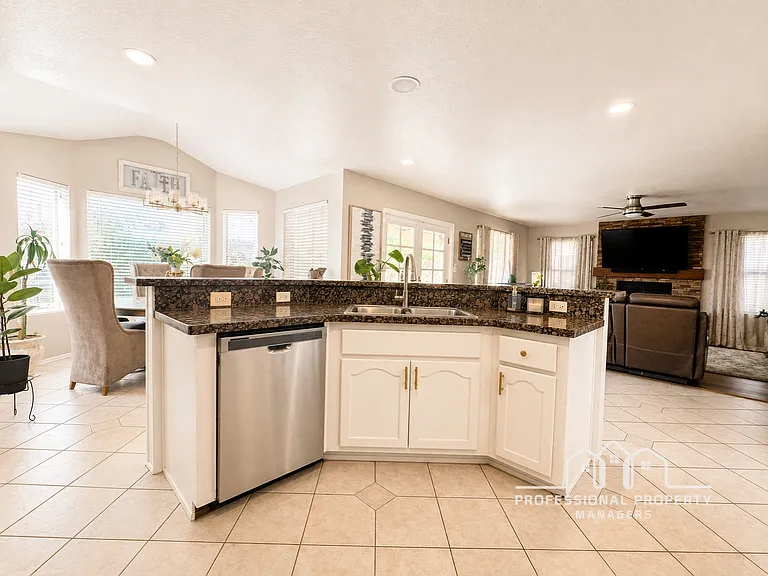 3522 W 12th Ln — Photo 10