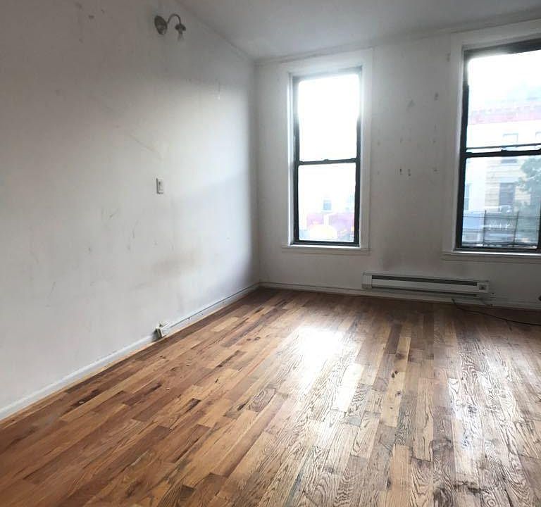 1st image of 945 E 84th St #2