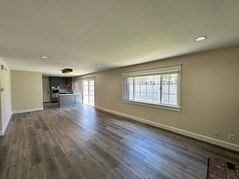 591 Fayette Cir — Photo 4
