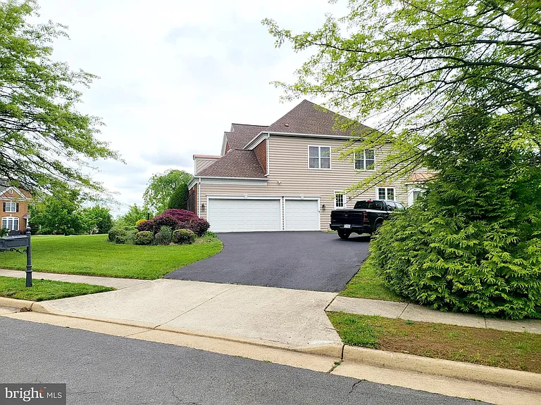 25580 Fishers Hill Ct — Photo 3