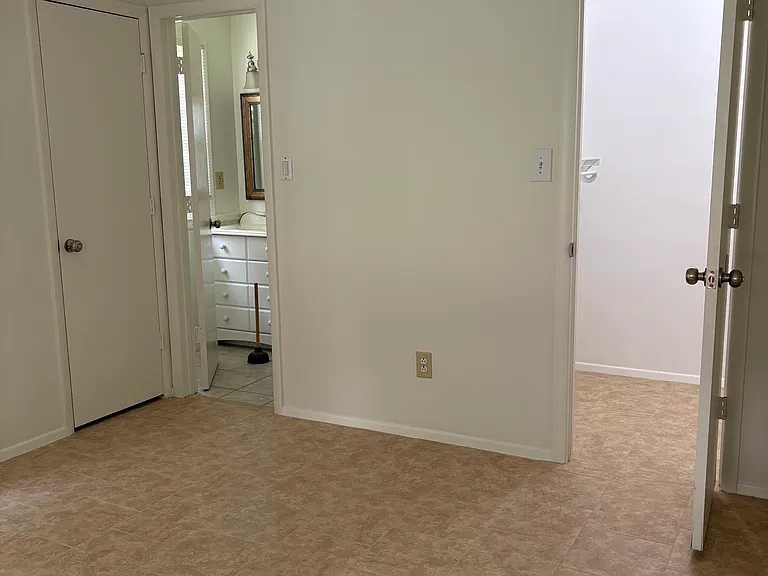 124 Apple Tree Ct — Photo 2