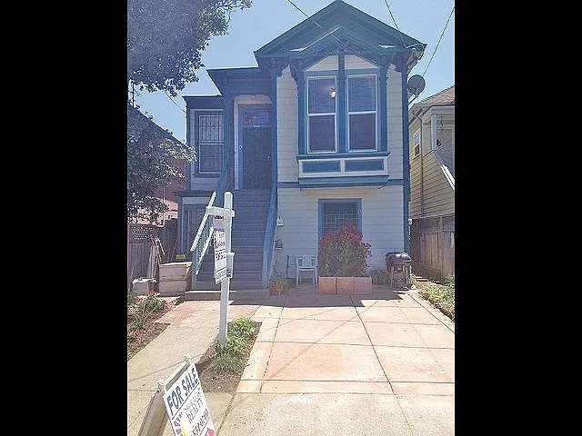 866 Pine St photo 1