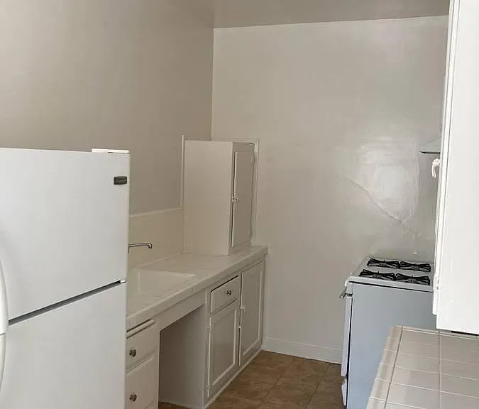 8261 Blackburn Ave #L — Photo 8