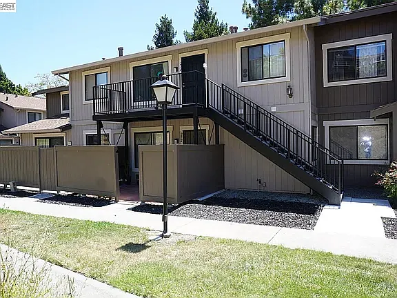 272 Galano Plz — Photo 30