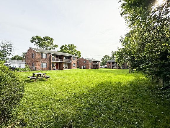 2nd image of 565 Ryan Ave