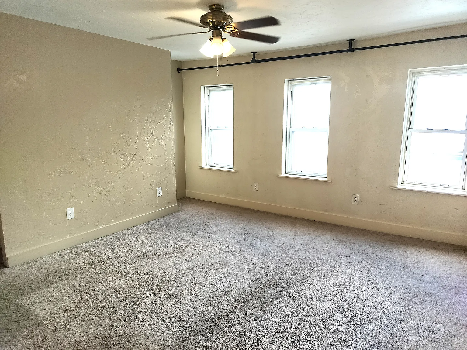3 bed, $1,500 — Photo 1