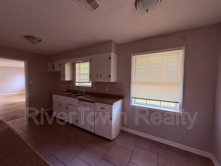 3113 Wickham Dr — Photo 5