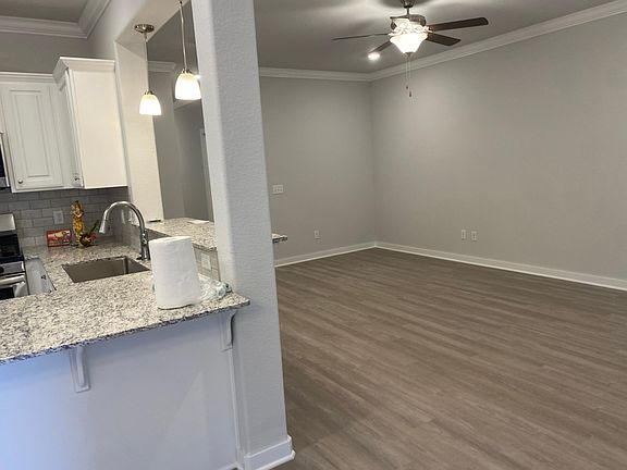 4th image of 420 Peach Ave