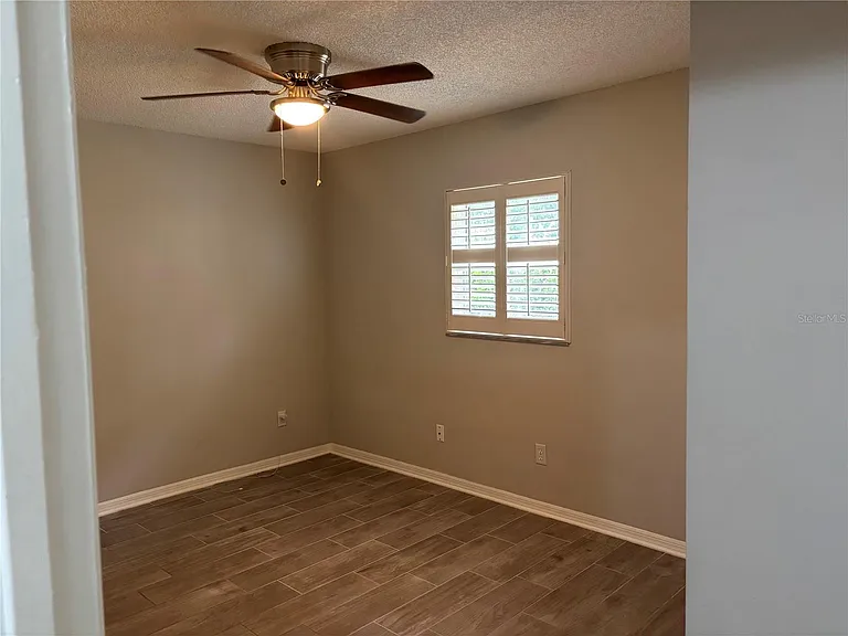 105 E Cottesmore Cir — Photo 13