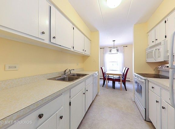 5th image of 515 N Cass Ave APT 2B