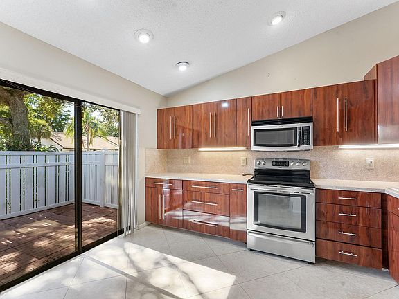 4th image of 3346 Carambola Circle S #2507