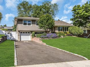 5 Simpson Drive, Old Bethpage, NY 11804