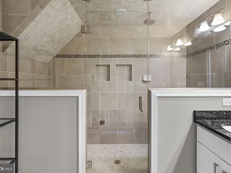 300 S Robinson St — Photo 21