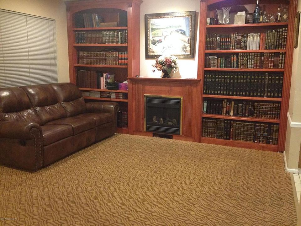 2nd image of 190 Colony Cir #1000