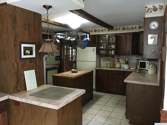 3rd image of 381 Mountain Ave
