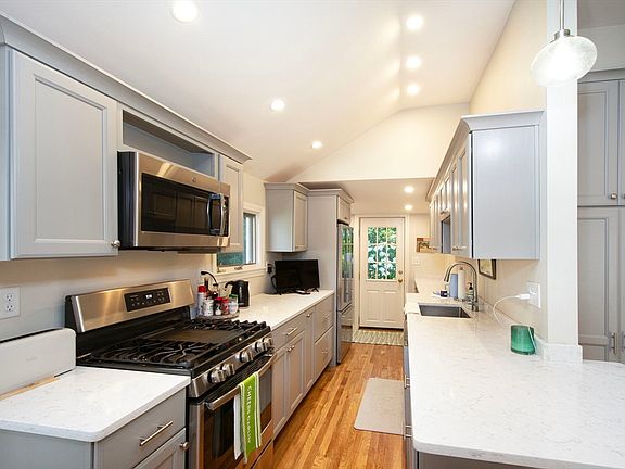 3rd image of 23 Priscilla Ave #23