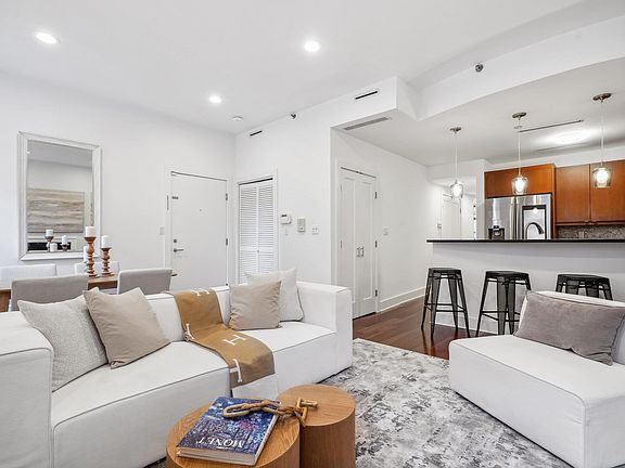 4th image of 140 Essex St APT 1