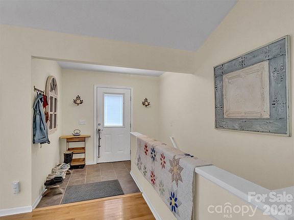 5th image of 228 Crescent Dr