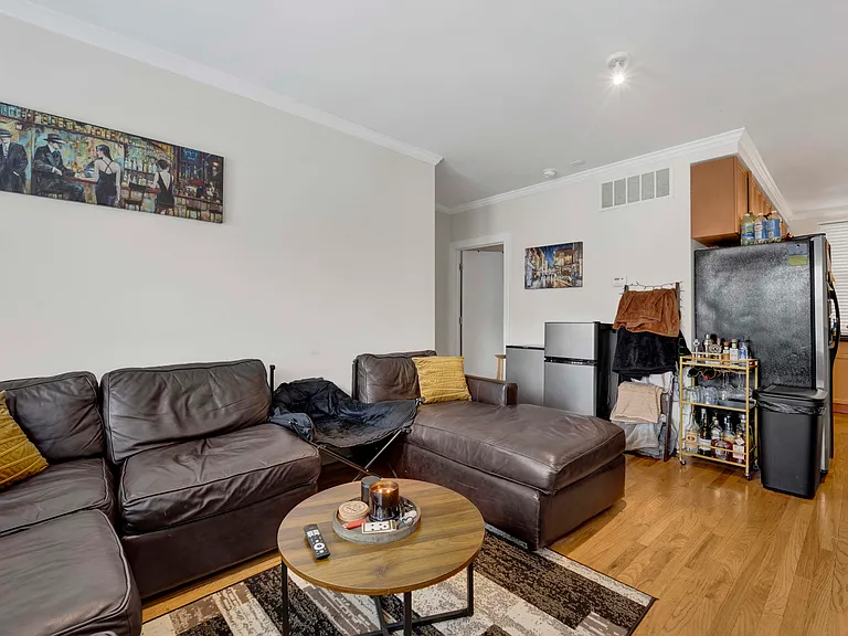 1149 W Cornelia Ave #1 — Photo 4
