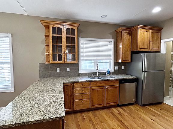 3rd image of 1443 Grand Ave