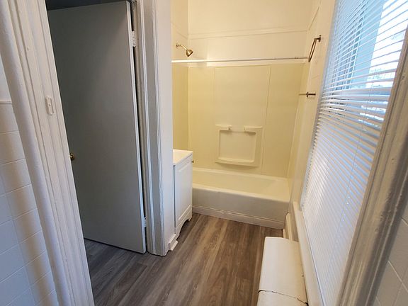 4th image of 1462 Summer St APT 1
