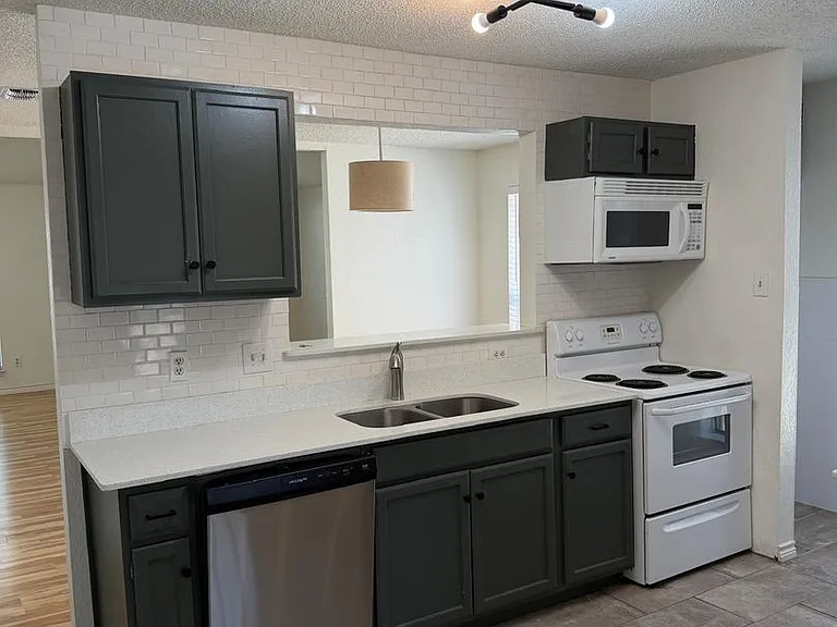 3006 Post Oak Dr — Photo 6