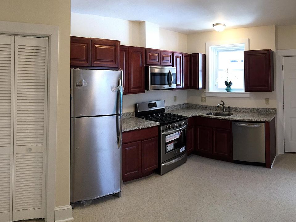 Granite Counter Tops, Dishwasher, SS Fridge w/ice maker, nat