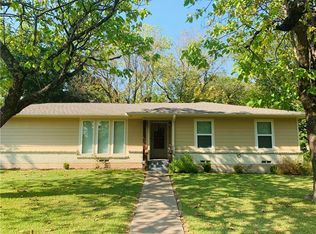 304 W Russell Ave, Bonham, TX 75418