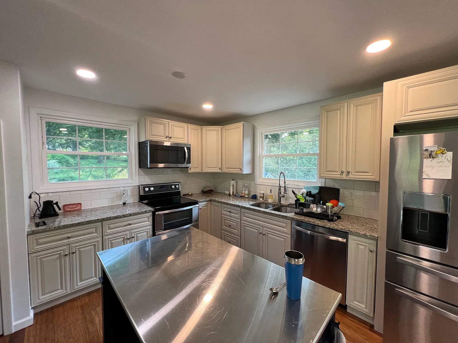 4 bed, 2250 sqft, $3,200 — Photo 4