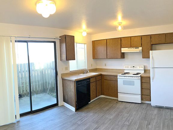 5th image of 2330 I St NE APT 2