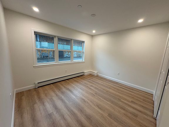 5th image of 154 Granite St #3