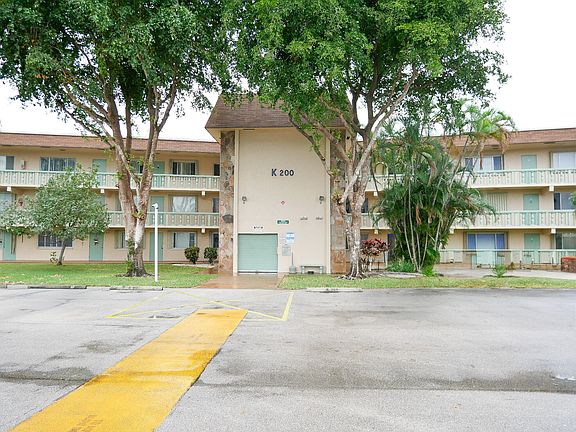 2nd image of 200 Village Green Circle E #k 311
