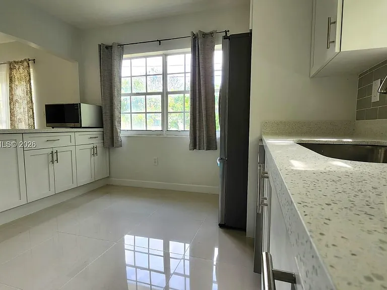 1506 Delgado Ave — Photo 6