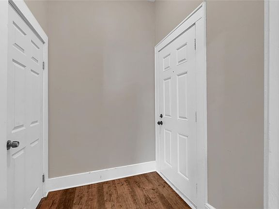 4th image of 309 Hill St